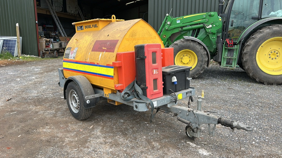 WESTERN FUEL BOWSER 210 - Stavební zařízení: obrázek 1 WESTERN FUEL BOWSER 210 - Stavební zařízení: obrázek 1
