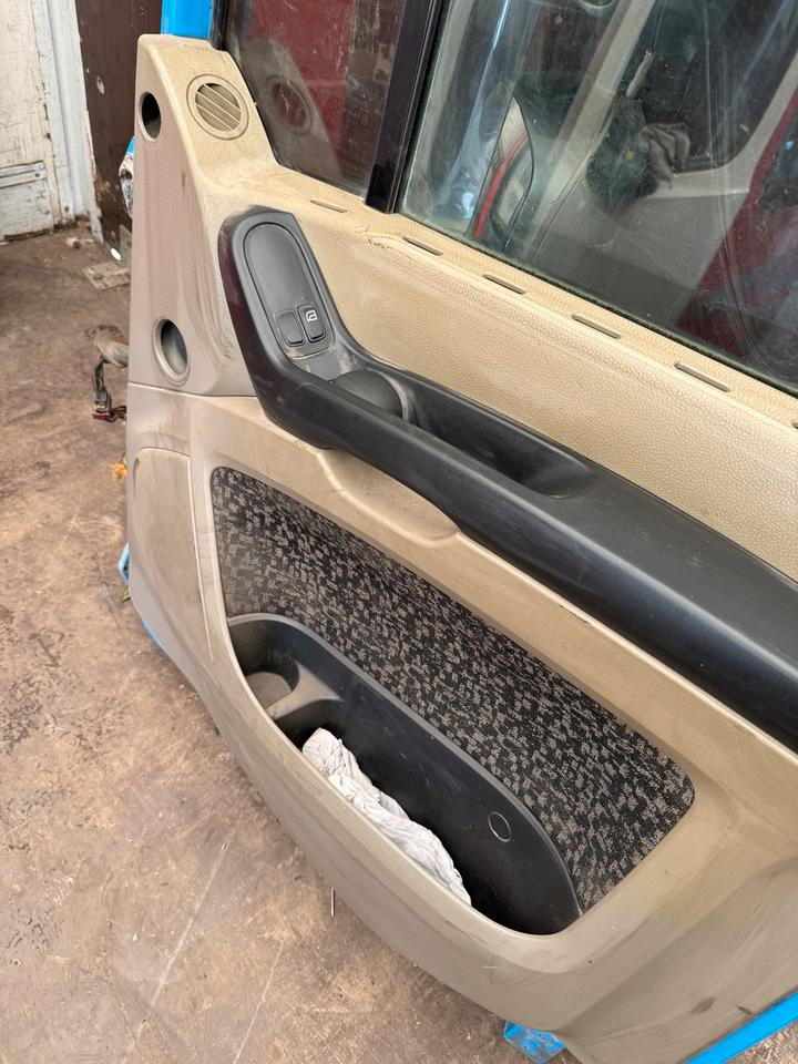 DAF XF 105,460 Beifahrertür Blau Spiegel Innenverkleidung LN 48 - Dveře a díly pro Nákladní auto: obrázek 3 DAF XF 105,460 Beifahrertür Blau Spiegel Innenverkleidung LN 48 - Dveře a díly pro Nákladní auto: obrázek 3