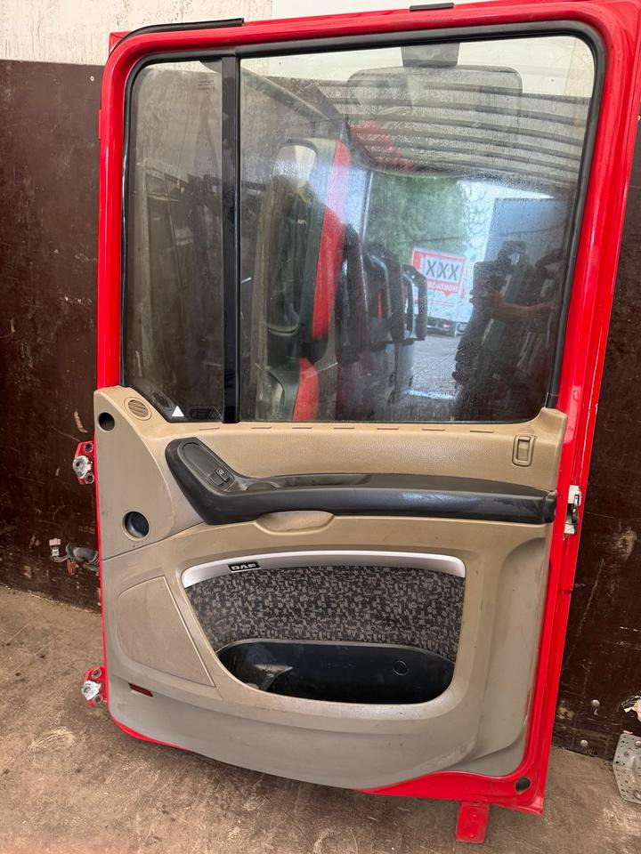 DAF XF 105,460 Beifahrertür Rot Spiegel Innenverkleidung LN 46 - Dveře a díly pro Nákladní auto: obrázek 3 DAF XF 105,460 Beifahrertür Rot Spiegel Innenverkleidung LN 46 - Dveře a díly pro Nákladní auto: obrázek 3