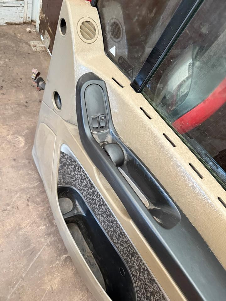 DAF XF 105,460 Beifahrertür Rot Spiegel Innenverkleidung LN 46 - Dveře a díly pro Nákladní auto: obrázek 5 DAF XF 105,460 Beifahrertür Rot Spiegel Innenverkleidung LN 46 - Dveře a díly pro Nákladní auto: obrázek 5