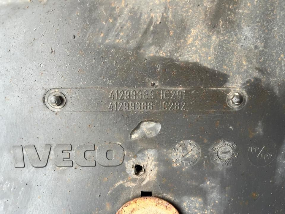 IVECO Stralis 450 Kotflügel vorne rechts 41299389 / 41299388 - Křídlo pro Nákladní auto: obrázek 2 IVECO Stralis 450 Kotflügel vorne rechts 41299389 / 41299388 - Křídlo pro Nákladní auto: obrázek 2
