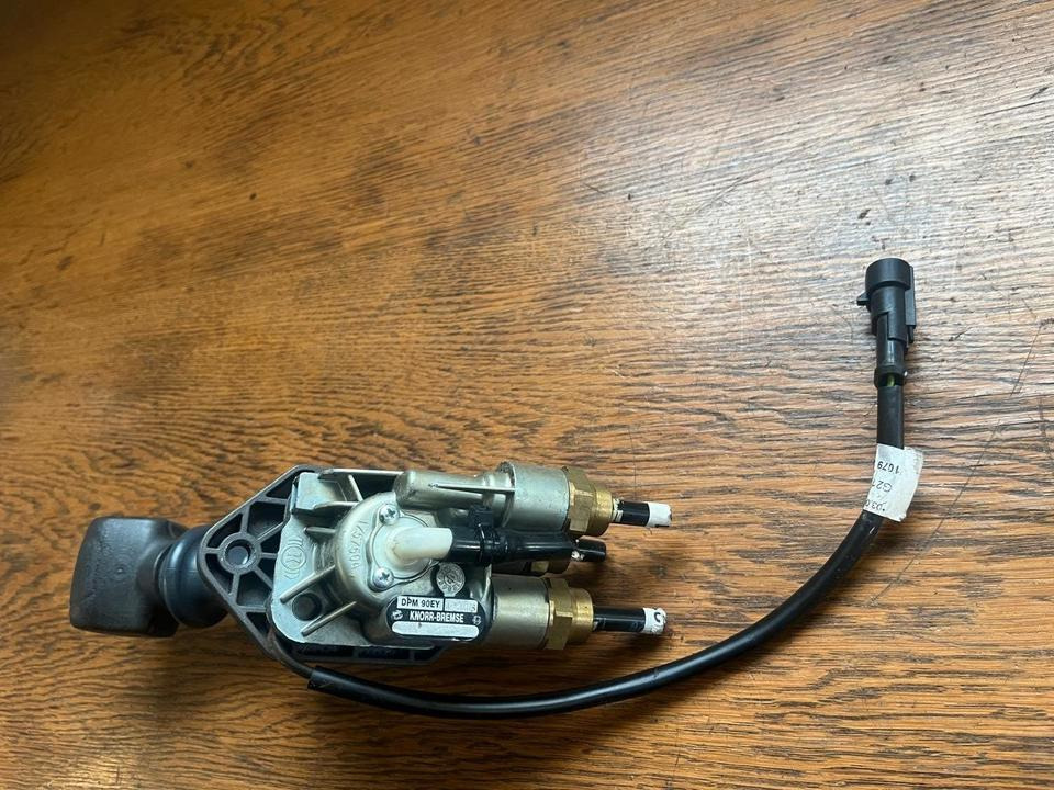 IVECO Stralis KNORR-BREMSE Bremsventil Handbremsventil DPM90EY - Brzdový ventil pro Nákladní auto: obrázek 3 IVECO Stralis KNORR-BREMSE Bremsventil Handbremsventil DPM90EY - Brzdový ventil pro Nákladní auto: obrázek 3