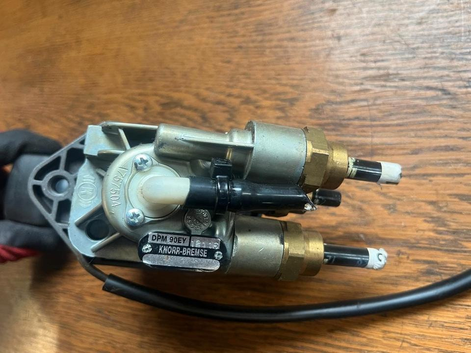 IVECO Stralis KNORR-BREMSE Bremsventil Handbremsventil DPM90EY - Brzdový ventil pro Nákladní auto: obrázek 2 IVECO Stralis KNORR-BREMSE Bremsventil Handbremsventil DPM90EY - Brzdový ventil pro Nákladní auto: obrázek 2