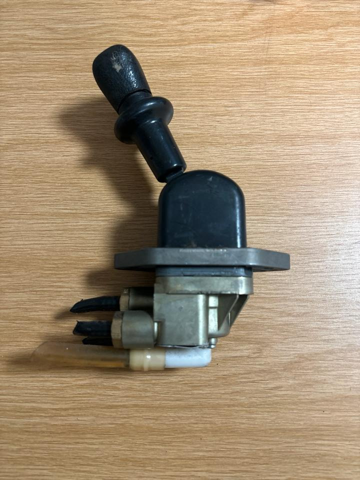 MAN KNORR-BREMSE Handbremsventil / Festellbremse 81.52315-6171 - Řadící páka pro Nákladní auto: obrázek 2 MAN KNORR-BREMSE Handbremsventil / Festellbremse 81.52315-6171 - Řadící páka pro Nákladní auto: obrázek 2