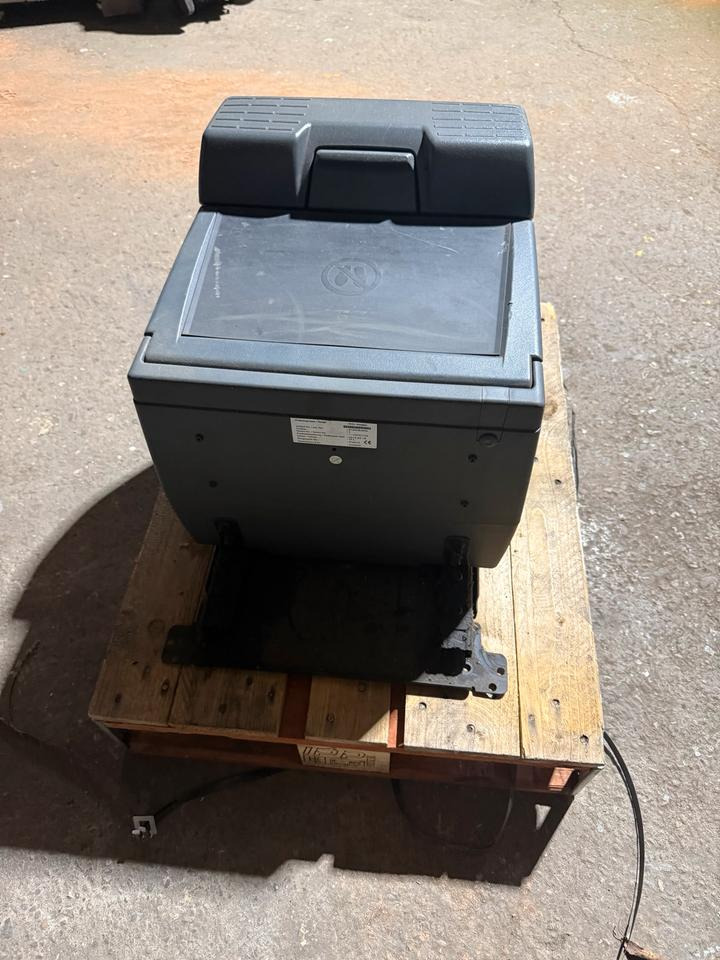MAN TGA Kühlschrank 81.63910.6016 - Kabina a interiér pro Nákladní auto: obrázek 2 MAN TGA Kühlschrank 81.63910.6016 - Kabina a interiér pro Nákladní auto: obrázek 2