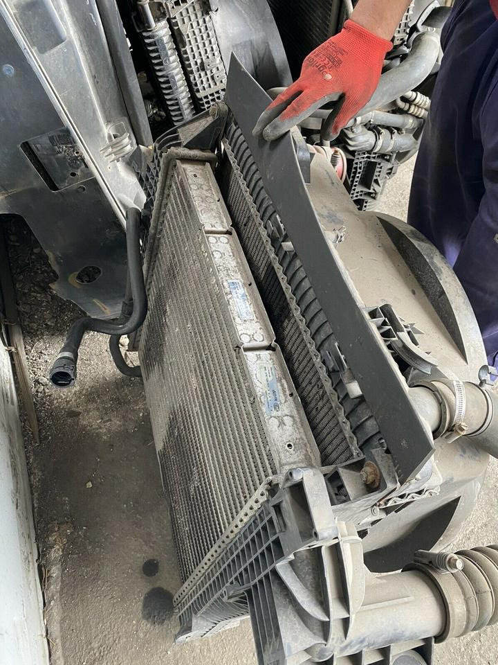 MAN TGL Kühlerpaket Wasserkühler Radiator Kühler - Chladič pro Nákladní auto: obrázek 2 MAN TGL Kühlerpaket Wasserkühler Radiator Kühler - Chladič pro Nákladní auto: obrázek 2