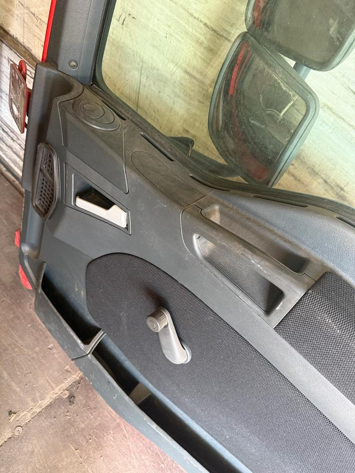 MAN TGM Beifahrertür Rot Spiegel Innenverkleidung LN 66 - Dveře a díly pro Nákladní auto: obrázek 3 MAN TGM Beifahrertür Rot Spiegel Innenverkleidung LN 66 - Dveře a díly pro Nákladní auto: obrázek 3