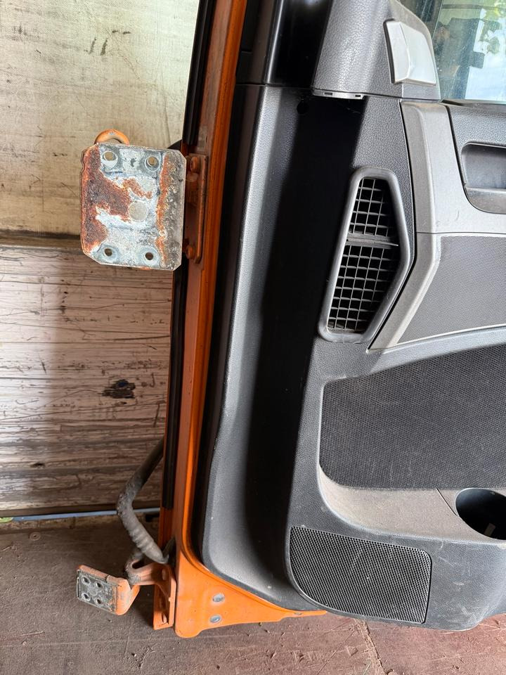 MAN TGS EU6 Beifahrertür Orange Spiegel Innenverkleidung LN 81 - Dveře a díly pro Nákladní auto: obrázek 3 MAN TGS EU6 Beifahrertür Orange Spiegel Innenverkleidung LN 81 - Dveře a díly pro Nákladní auto: obrázek 3