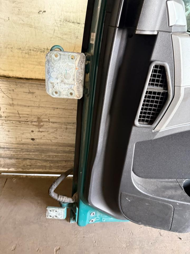 MAN TGX Beifahrertür Grün Spiegel Innenverkleidung LN 61 - Dveře a díly pro Nákladní auto: obrázek 3 MAN TGX Beifahrertür Grün Spiegel Innenverkleidung LN 61 - Dveře a díly pro Nákladní auto: obrázek 3