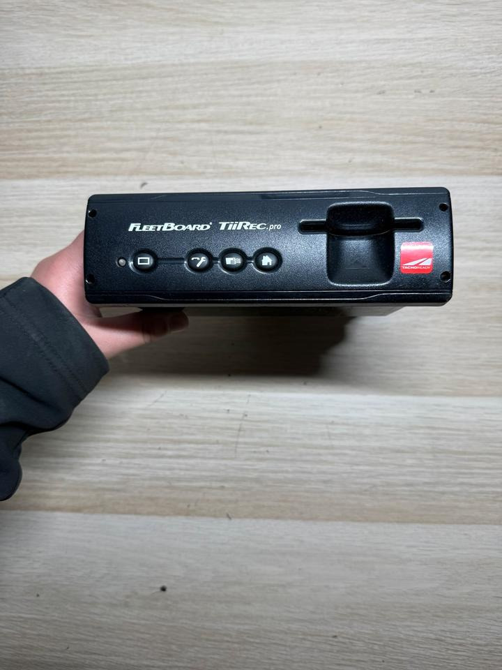 Mercedes Actros MP4 Tachograph Fleetboard A0004462260 - Tachograf pro Nákladní auto: obrázek 3 Mercedes Actros MP4 Tachograph Fleetboard A0004462260 - Tachograf pro Nákladní auto: obrázek 3