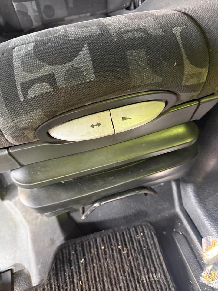 Mercedes Atego 3 Beifahrersitz mit Luft - Sedaček pro Nákladní auto: obrázek 5 Mercedes Atego 3 Beifahrersitz mit Luft - Sedaček pro Nákladní auto: obrázek 5