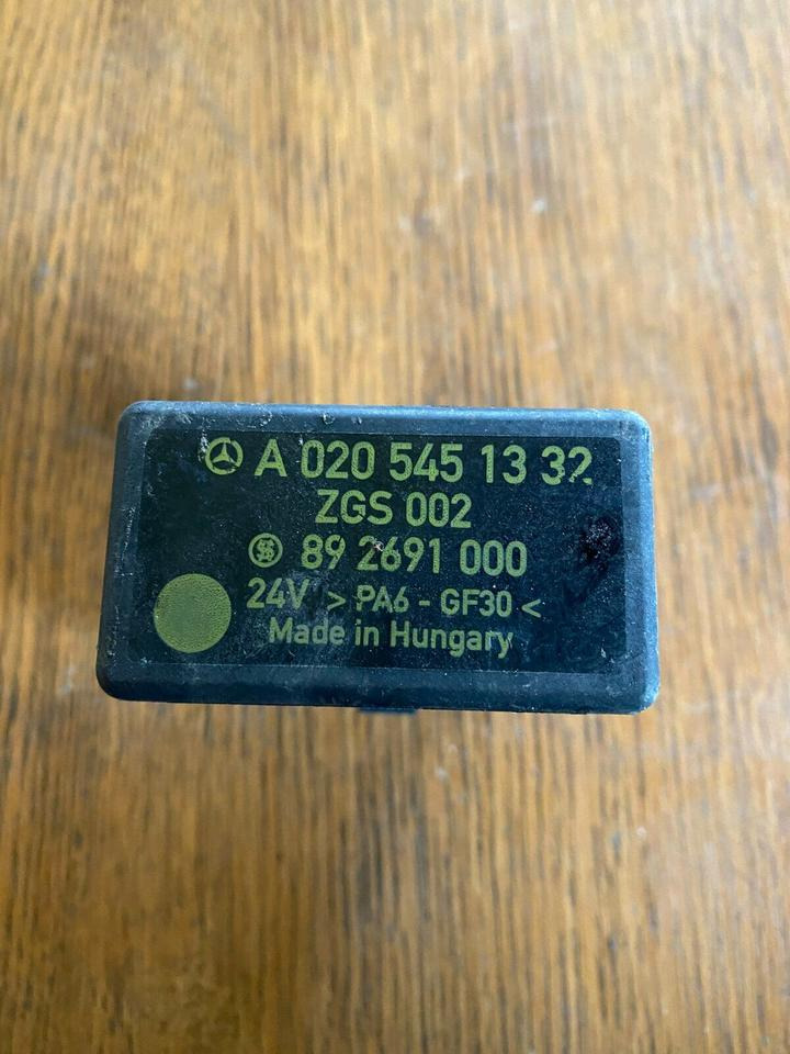 Mercedes Atego Blinkermodul Relais Steuergerät A 020 545 13 32 - Řídicí blok pro Nákladní auto: obrázek 2 Mercedes Atego Blinkermodul Relais Steuergerät A 020 545 13 32 - Řídicí blok pro Nákladní auto: obrázek 2