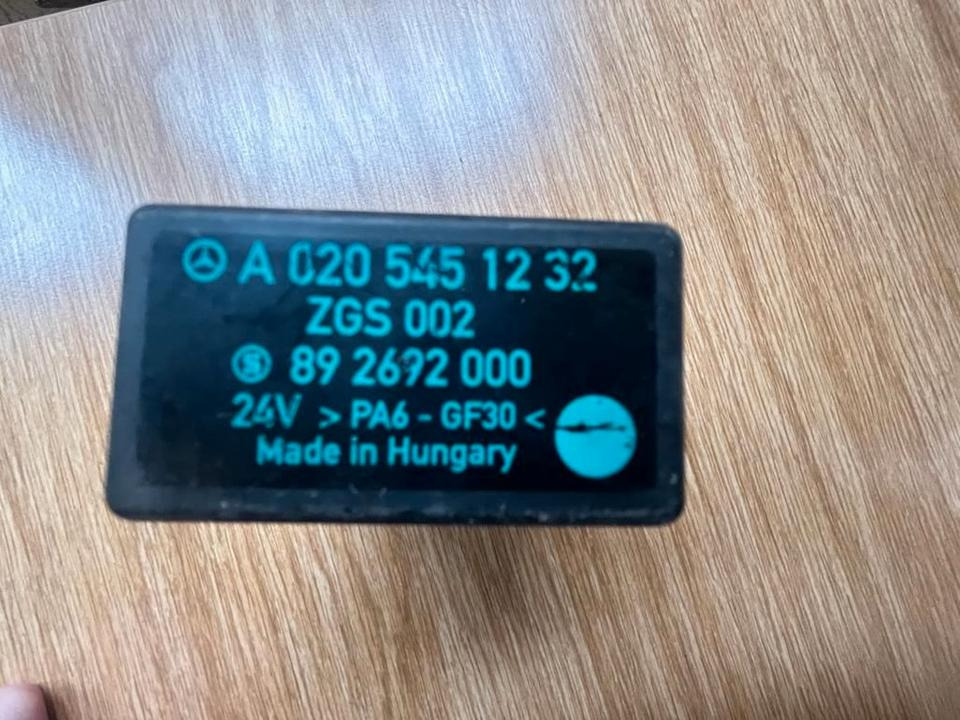 Mercedes Atego Blinkermodul Relais Steuergerät A0205451232 - Řídicí blok pro Nákladní auto: obrázek 2 Mercedes Atego Blinkermodul Relais Steuergerät A0205451232 - Řídicí blok pro Nákladní auto: obrázek 2