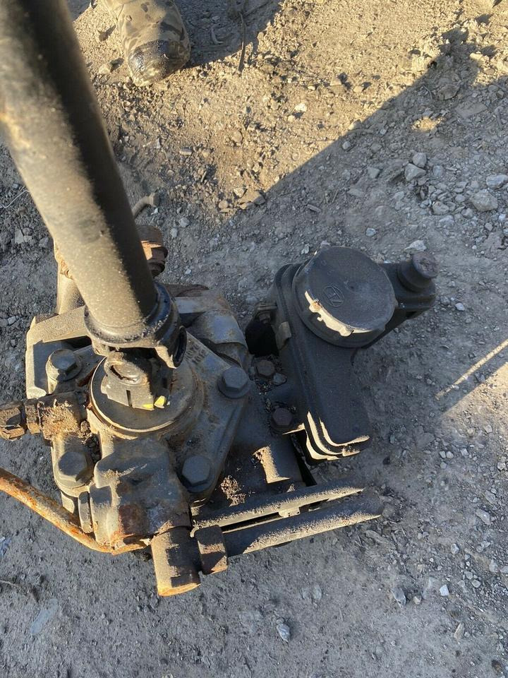 Mercedes Atego Lenkung Lenkgetriebe LS4 A 970 461 06 11 - Ovládání volantem pro Nákladní auto: obrázek 4 Mercedes Atego Lenkung Lenkgetriebe LS4 A 970 461 06 11 - Ovládání volantem pro Nákladní auto: obrázek 4