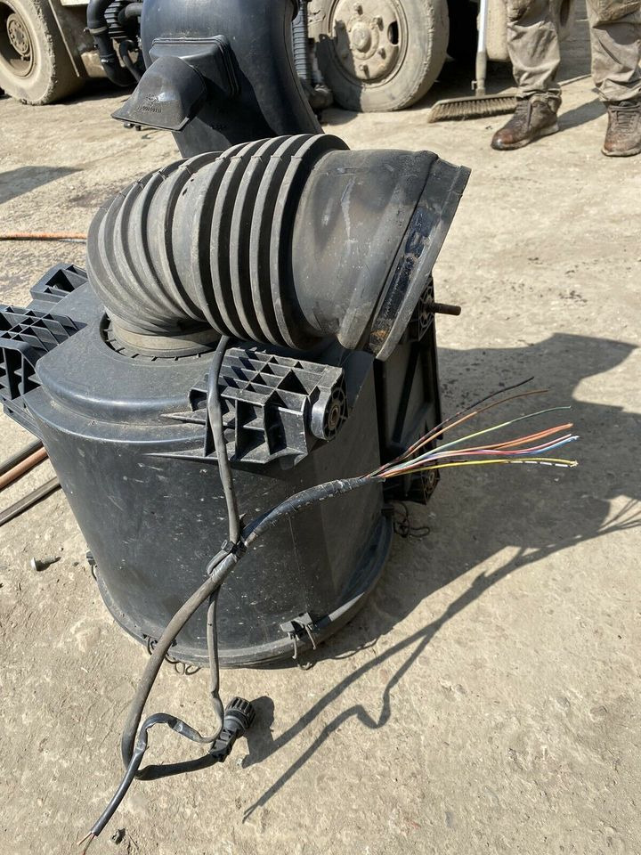 Mercedes Atego Luftfilterkasten Luftfilter Gehäuse A 973 528 06 0 - Vzdušný filtr pro Nákladní auto: obrázek 1 Mercedes Atego Luftfilterkasten Luftfilter Gehäuse A 973 528 06 0 - Vzdušný filtr pro Nákladní auto: obrázek 1