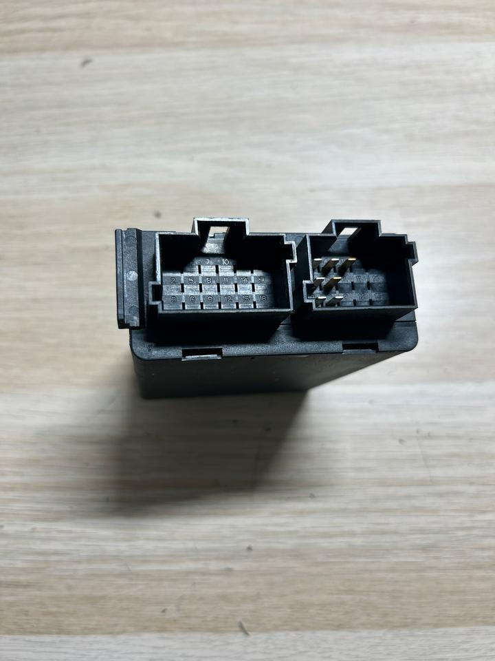 Mercedes-Benz Funkfernbedienung VDO Steuergerät 24V A0004460018 - Řídicí blok: obrázek 3 Mercedes-Benz Funkfernbedienung VDO Steuergerät 24V A0004460018 - Řídicí blok: obrázek 3