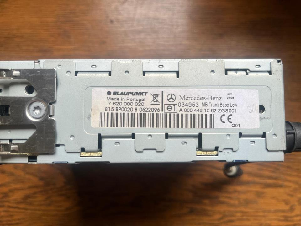 Mercedes Blaupunkt Radio Truck Base Low 24V AUX-IN A0004461062 - Kabina a interiér pro Nákladní auto: obrázek 3 Mercedes Blaupunkt Radio Truck Base Low 24V AUX-IN A0004461062 - Kabina a interiér pro Nákladní auto: obrázek 3