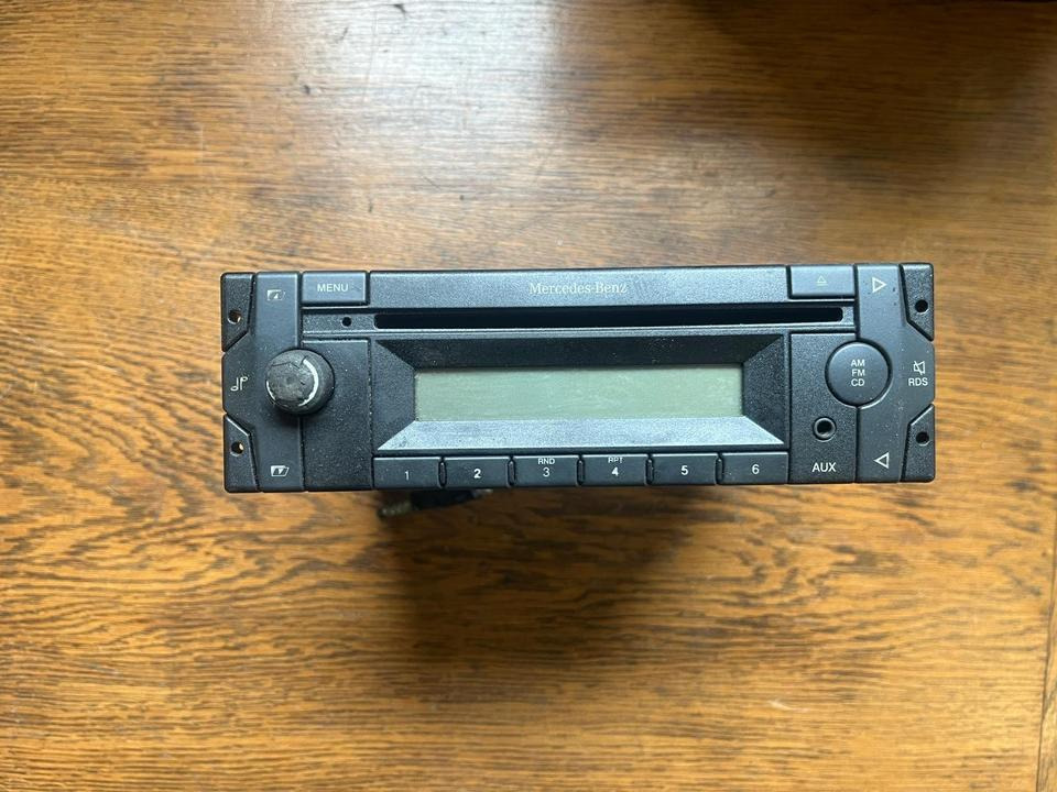 Mercedes Blaupunkt Radio Truck Base Low 24V AUX-IN A0004461062 - Kabina a interiér pro Nákladní auto: obrázek 1 Mercedes Blaupunkt Radio Truck Base Low 24V AUX-IN A0004461062 - Kabina a interiér pro Nákladní auto: obrázek 1