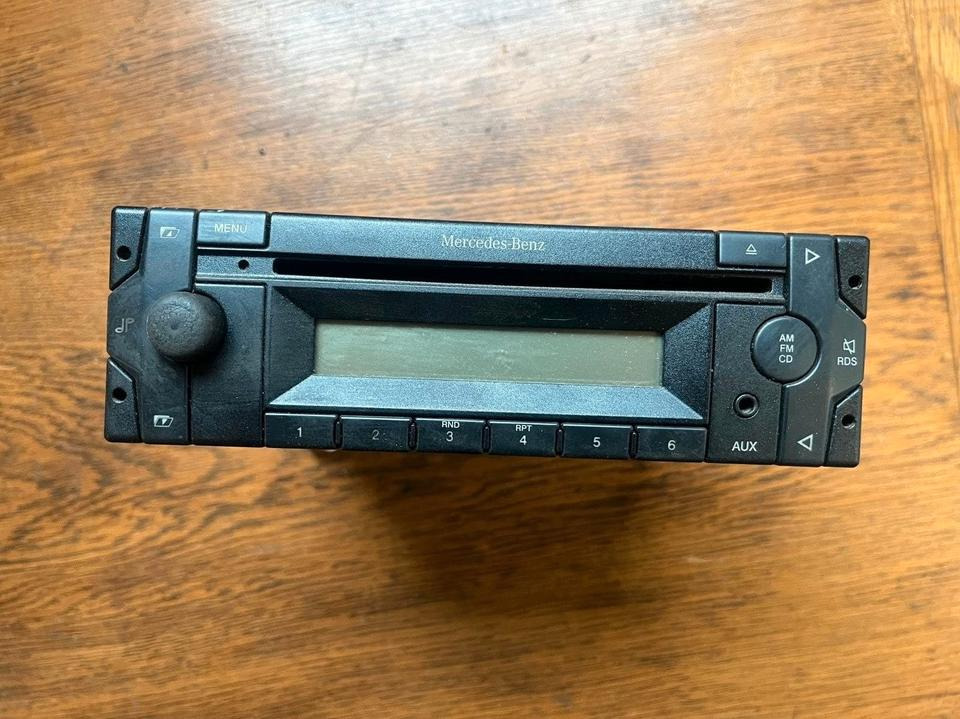 Mercedes Blaupunkt Radio Truck Base Low 24V AUX-IN A0004462062 - Kabina a interiér pro Nákladní auto: obrázek 1 Mercedes Blaupunkt Radio Truck Base Low 24V AUX-IN A0004462062 - Kabina a interiér pro Nákladní auto: obrázek 1