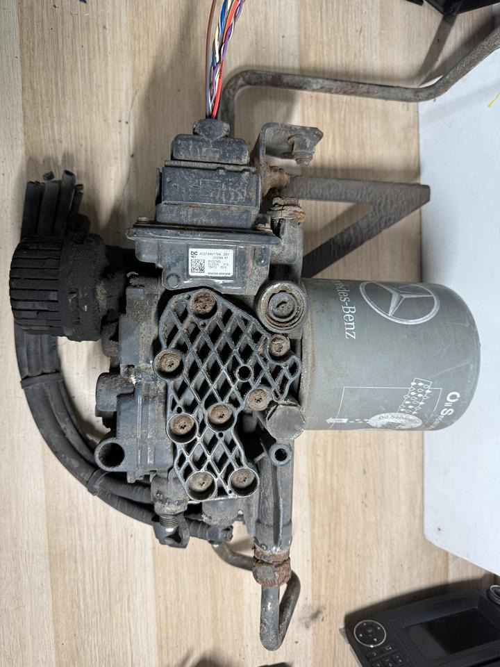 Mercedes KNORR-BREMSE Lufttrockner A0014461764 K102143 - Brzdové příslušenství pro Nákladní auto: obrázek 3 Mercedes KNORR-BREMSE Lufttrockner A0014461764 K102143 - Brzdové příslušenství pro Nákladní auto: obrázek 3
