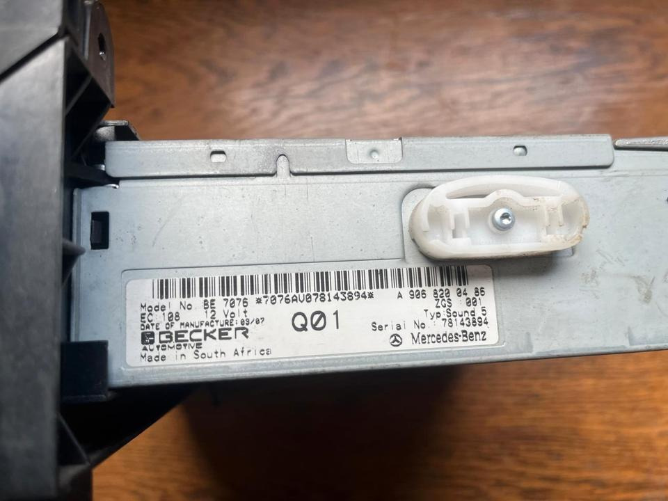 Mercedes Sprinter CD Radio 12V A9068200486 - Kabina a interiér pro Nákladní auto: obrázek 2 Mercedes Sprinter CD Radio 12V A9068200486 - Kabina a interiér pro Nákladní auto: obrázek 2