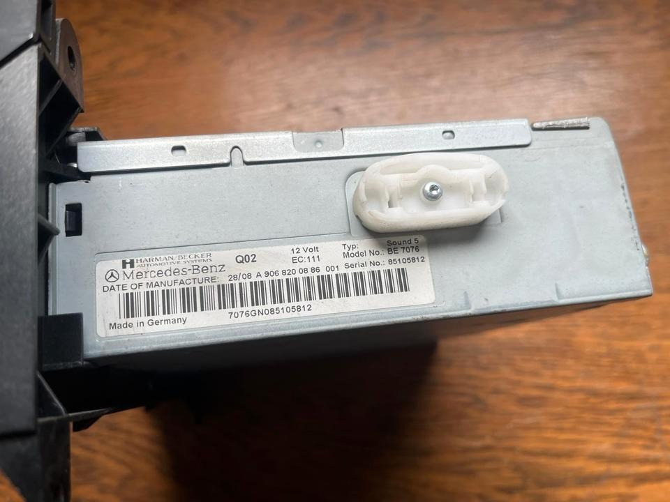 Mercedes Sprinter CD Radio 12V A9068200886 - Kabina a interiér pro Nákladní auto: obrázek 2 Mercedes Sprinter CD Radio 12V A9068200886 - Kabina a interiér pro Nákladní auto: obrázek 2