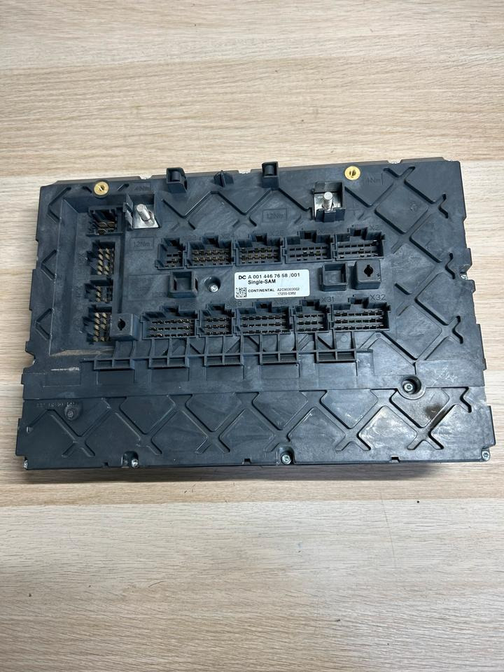 Mercedes Actros MP4 Continental Sicherungskasten A0014467658 - Náhradní díly: obrázek 2 Mercedes Actros MP4 Continental Sicherungskasten A0014467658 - Náhradní díly: obrázek 2