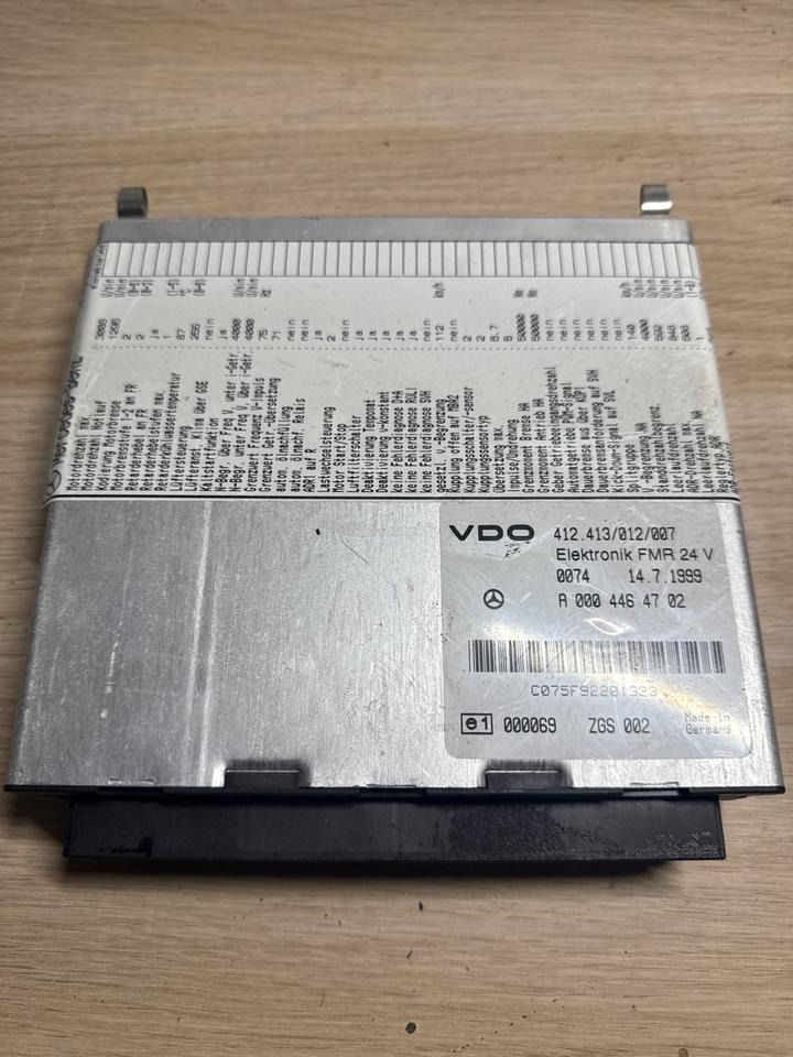 Mercedes Atego VDO Elektronik FMR Steuergerät A0004464702 - Náhradní díly: obrázek 2 Mercedes Atego VDO Elektronik FMR Steuergerät A0004464702 - Náhradní díly: obrázek 2