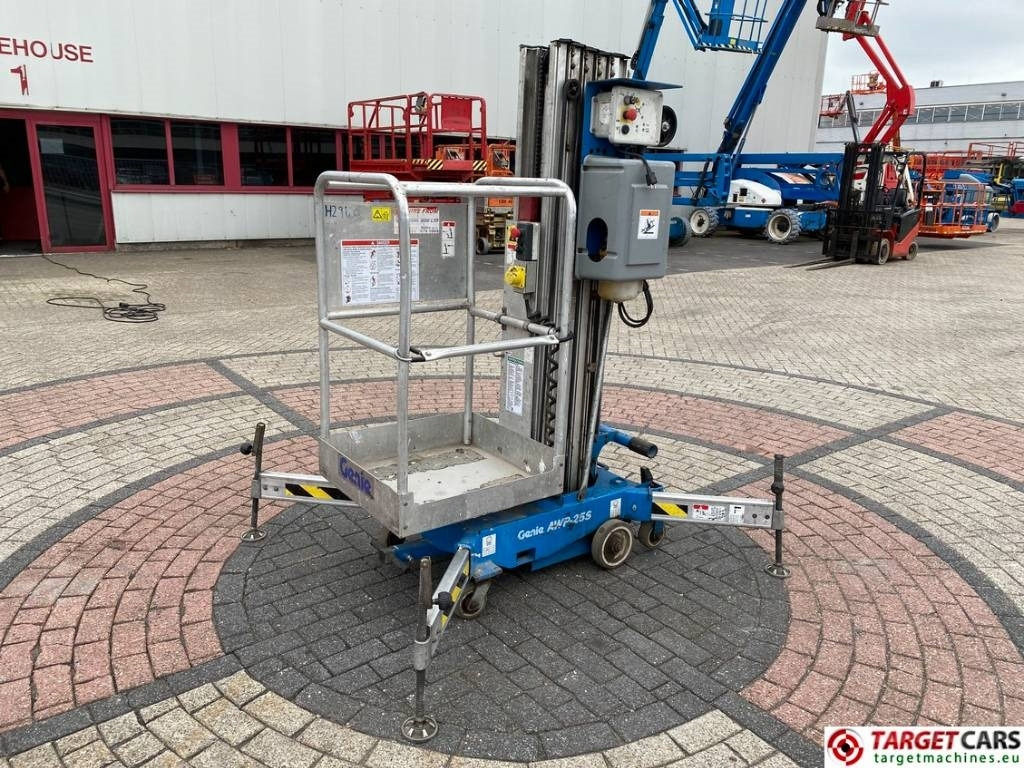 Genie AWP-25S Electric AC Vertical Mast Work Lift 950cm - Vertikální sloupový výtah: obrázek 1 Genie AWP-25S Electric AC Vertical Mast Work Lift 950cm - Vertikální sloupový výtah: obrázek 1