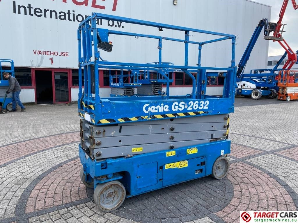 Genie GS-2632 Electric Scissor Work Lift 992cm - Nůžková plošina: obrázek 1 Genie GS-2632 Electric Scissor Work Lift 992cm - Nůžková plošina: obrázek 1