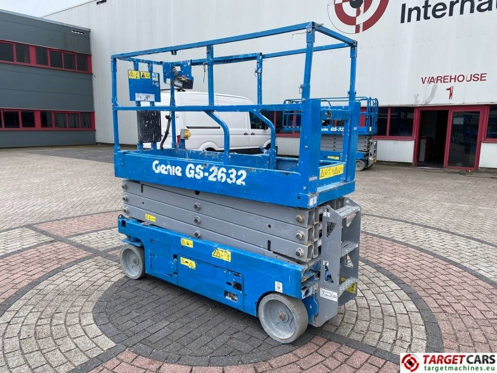Genie GS-2632 Electric Scissor Work Lift 992cm - Nůžková plošina: obrázek 4 Genie GS-2632 Electric Scissor Work Lift 992cm - Nůžková plošina: obrázek 4