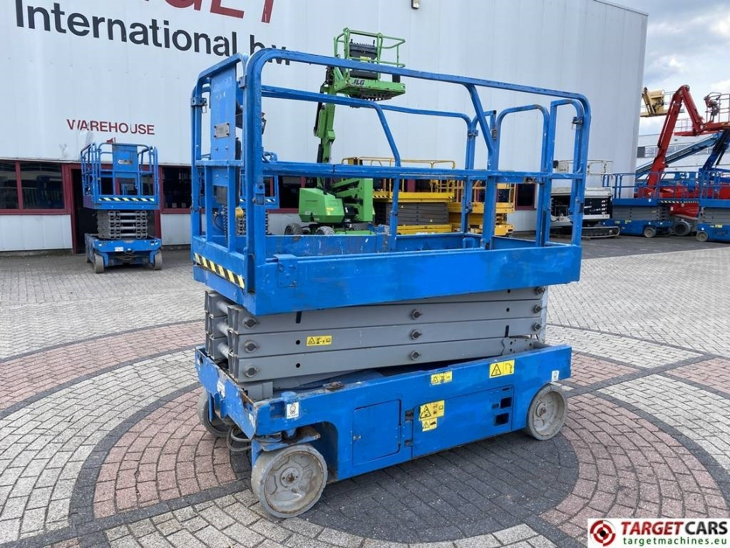 Genie GS-2646 Electric GS2646 Scissor Work Lift 992cm - Nůžková plošina: obrázek 1 Genie GS-2646 Electric GS2646 Scissor Work Lift 992cm - Nůžková plošina: obrázek 1