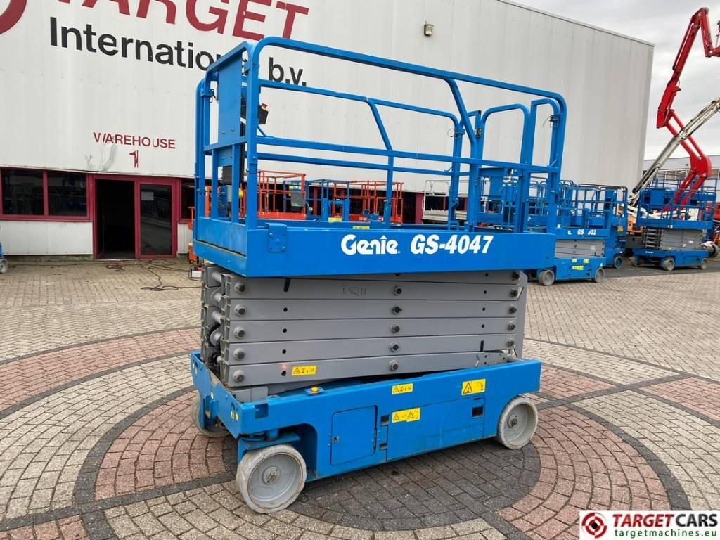 Genie GS-4047 Electric GS4047 Scissor Work Lift 1389cm - Nůžková plošina: obrázek 1 Genie GS-4047 Electric GS4047 Scissor Work Lift 1389cm - Nůžková plošina: obrázek 1