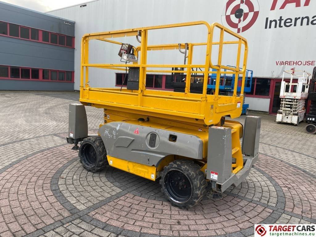Haulotte Compact 10DX Diesel 4x4 Scissor Work Lift 1015cm - Nůžková plošina: obrázek 4 Haulotte Compact 10DX Diesel 4x4 Scissor Work Lift 1015cm - Nůžková plošina: obrázek 4