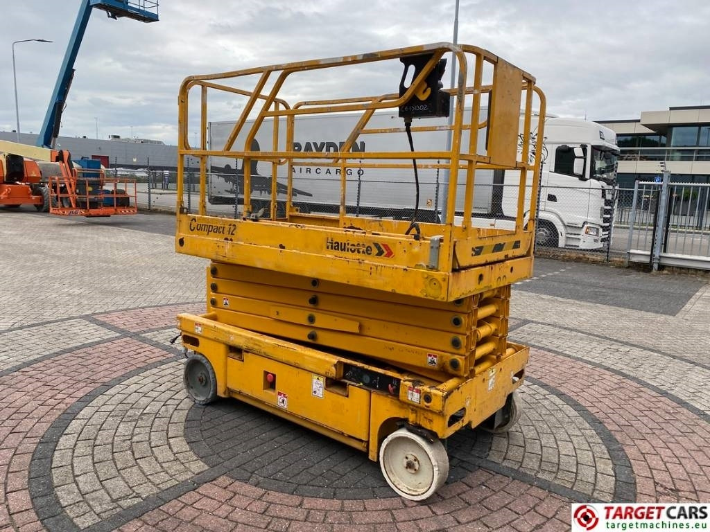 Haulotte Compact 12 Electric Scissor Work Lift 1200cm - Nůžková plošina: obrázek 2 Haulotte Compact 12 Electric Scissor Work Lift 1200cm - Nůžková plošina: obrázek 2