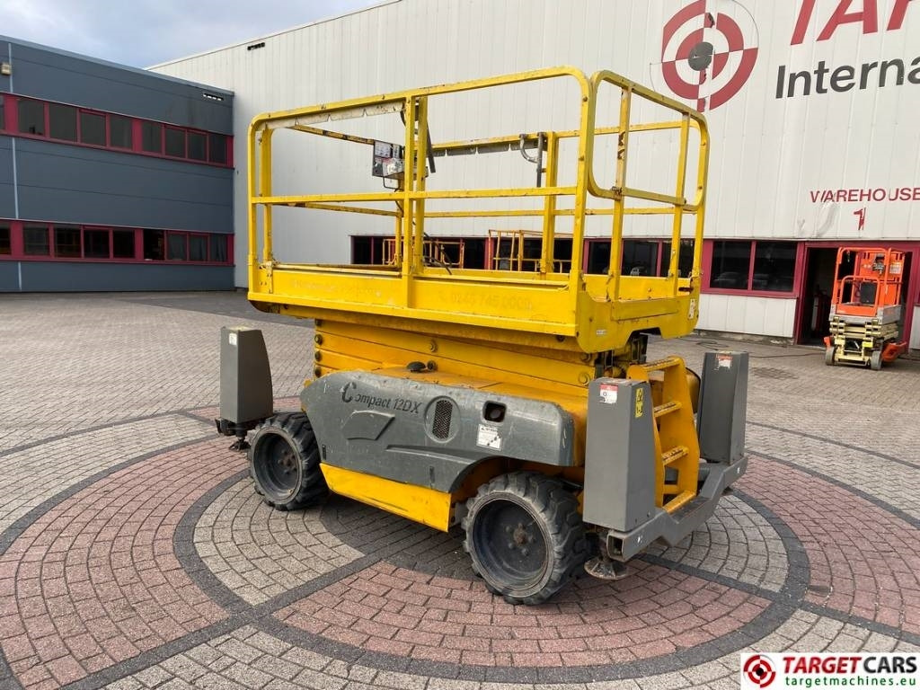 Haulotte Compact 12DX Diesel 4x4 Scissor Work Lift 1206cm - Nůžková plošina: obrázek 4 Haulotte Compact 12DX Diesel 4x4 Scissor Work Lift 1206cm - Nůžková plošina: obrázek 4