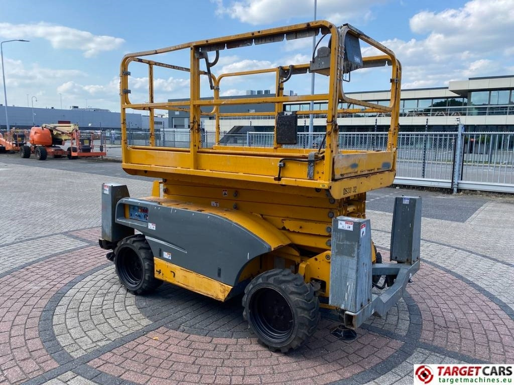 Haulotte Compact 12DX Diesel 4x4 Scissor Work Lift 1206cm - Nůžková plošina: obrázek 2 Haulotte Compact 12DX Diesel 4x4 Scissor Work Lift 1206cm - Nůžková plošina: obrázek 2