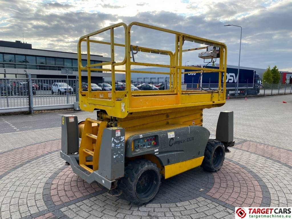 Haulotte Compact 12DX Diesel 4x4 Scissor Work Lift 1206cm - Nůžková plošina: obrázek 3 Haulotte Compact 12DX Diesel 4x4 Scissor Work Lift 1206cm - Nůžková plošina: obrázek 3
