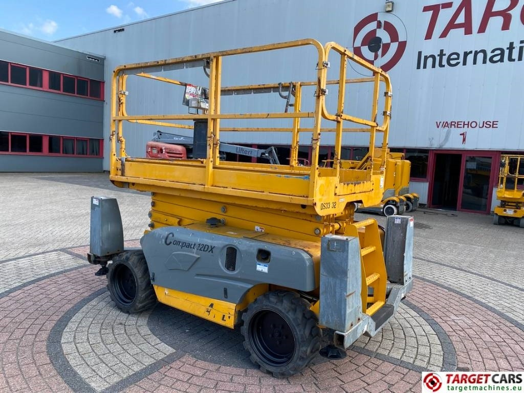 Haulotte Compact 12DX Diesel 4x4 Scissor Work Lift 1206cm - Nůžková plošina: obrázek 4 Haulotte Compact 12DX Diesel 4x4 Scissor Work Lift 1206cm - Nůžková plošina: obrázek 4