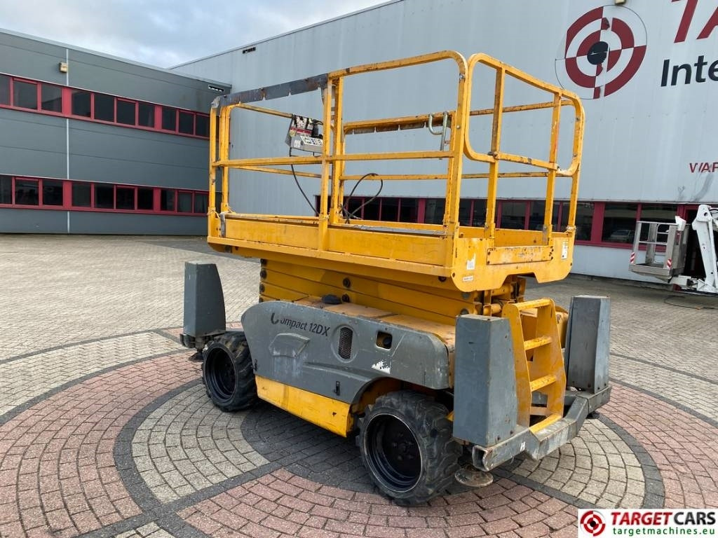 Haulotte Compact 12DX Diesel 4x4 Scissor Work Lift 1206cm - Nůžková plošina: obrázek 4 Haulotte Compact 12DX Diesel 4x4 Scissor Work Lift 1206cm - Nůžková plošina: obrázek 4