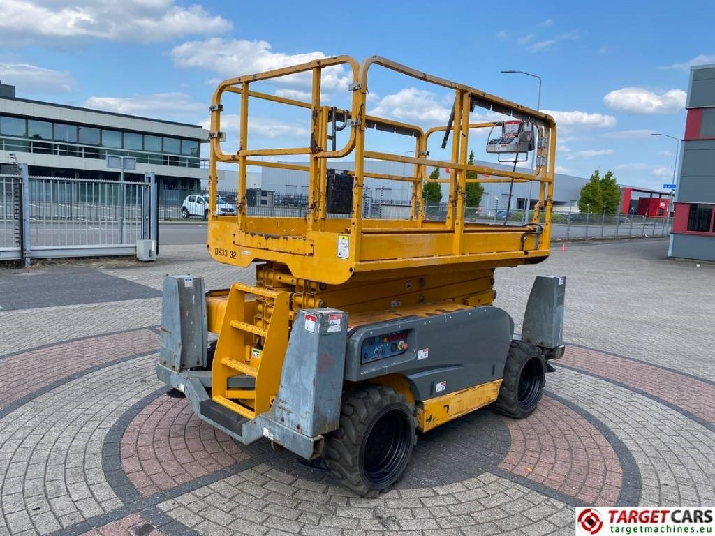 Haulotte Compact 12DX Diesel 4x4 Scissor Work Lift 1206cm - Nůžková plošina: obrázek 3 Haulotte Compact 12DX Diesel 4x4 Scissor Work Lift 1206cm - Nůžková plošina: obrázek 3