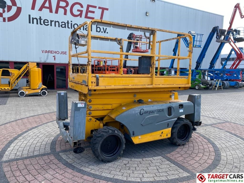 Haulotte Compact 12DX Diesel 4x4 Scissor Work Lift 1206cm - Nůžková plošina: obrázek 1 Haulotte Compact 12DX Diesel 4x4 Scissor Work Lift 1206cm - Nůžková plošina: obrázek 1