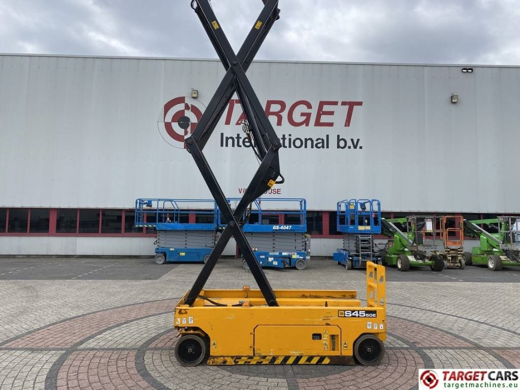 Nůžková plošina JCB S4550E Electric Scissor Work Lift 1580cm: obrázek 19