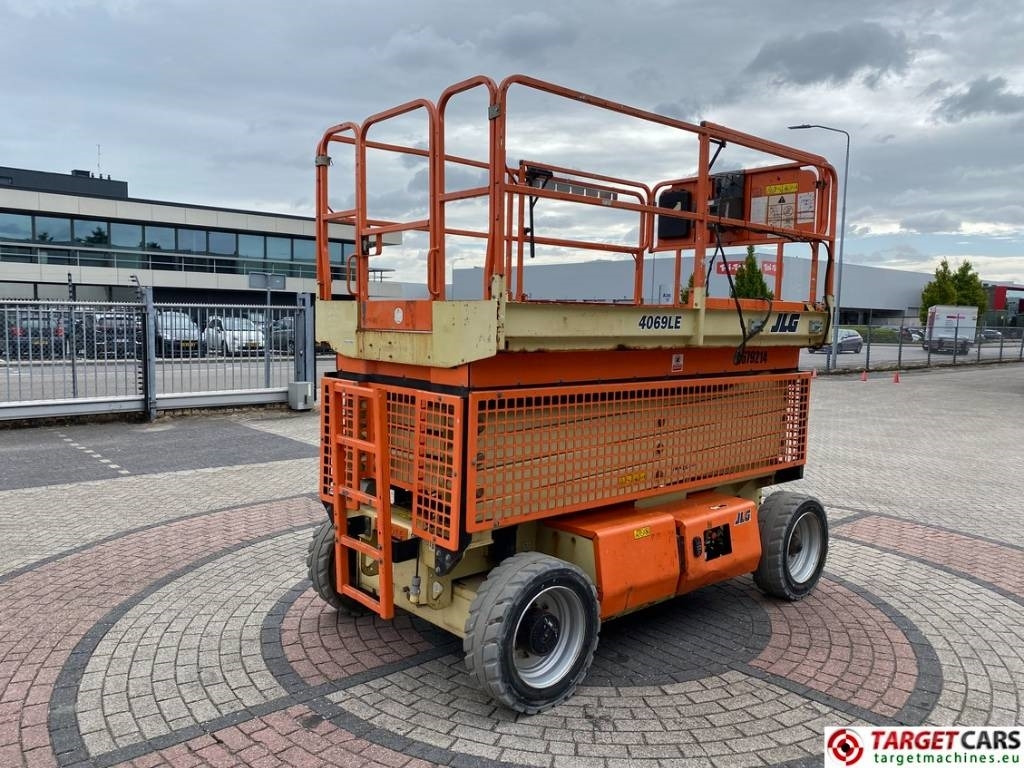 JLG 4069LE Electric Scissor Work Lift 1419cm - Nůžková plošina: obrázek 3 JLG 4069LE Electric Scissor Work Lift 1419cm - Nůžková plošina: obrázek 3