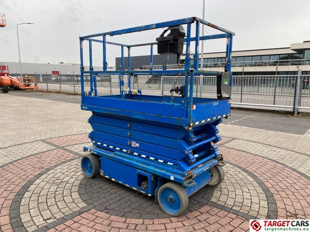 SkyJack SJ4732 Electric 4732 Scissor Work Lift 1165cm - Nůžková plošina: obrázek 2 SkyJack SJ4732 Electric 4732 Scissor Work Lift 1165cm - Nůžková plošina: obrázek 2