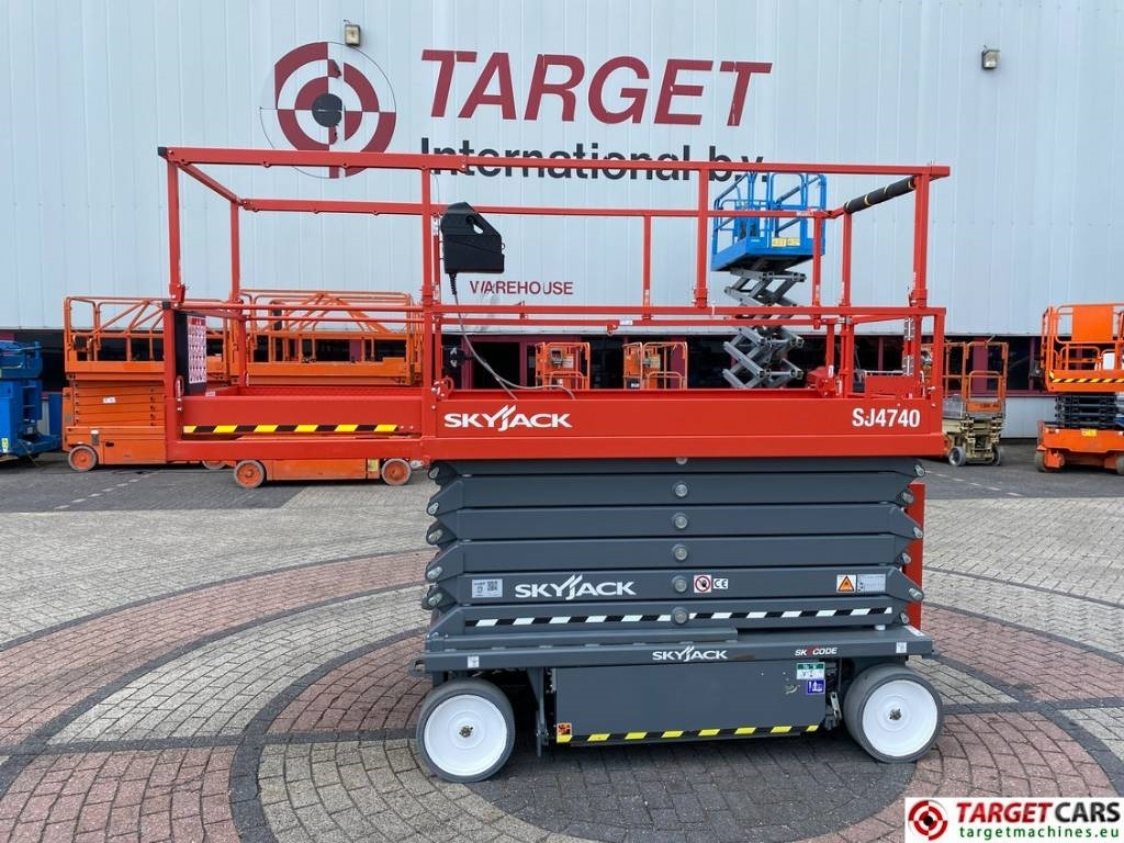 Nůžková plošina SkyJack SJ4740 Electric 4740 Scissor Work Lift 1380cm: obrázek 36