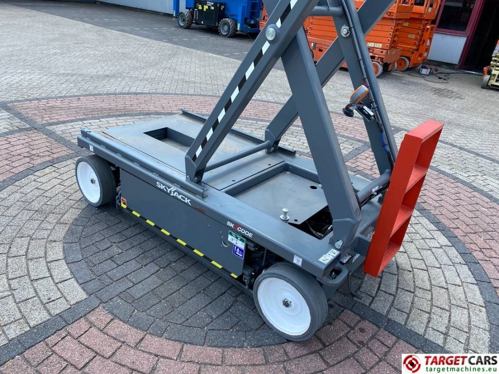 Nůžková plošina SkyJack SJ4740 Electric 4740 Scissor Work Lift 1380cm: obrázek 31