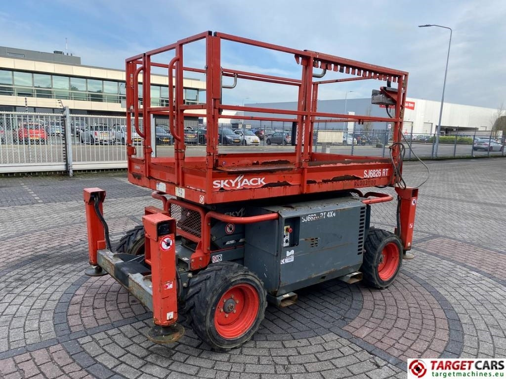 SkyJack SJ6826RT Diesel 4x4 Scissor Work Lift 992cm - Nůžková plošina: obrázek 3 SkyJack SJ6826RT Diesel 4x4 Scissor Work Lift 992cm - Nůžková plošina: obrázek 3
