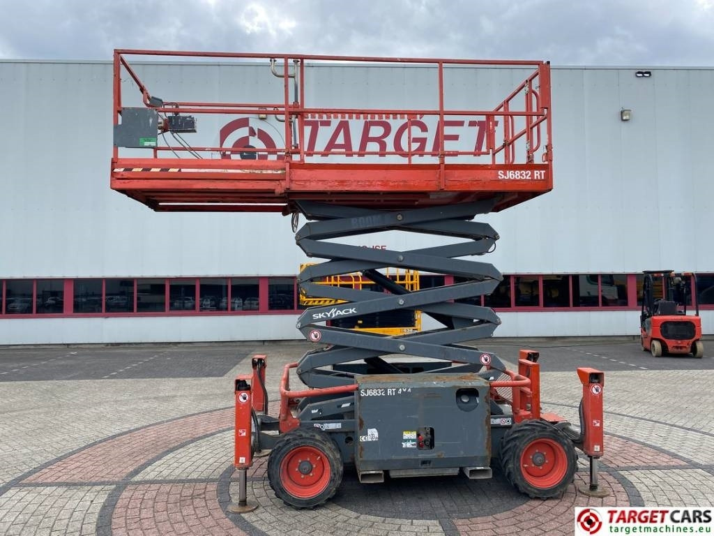 SkyJack SJ6832 RT 6832 Diesel 4x4 Scissor Work Lift 1180cm - Nůžková plošina: obrázek 5 SkyJack SJ6832 RT 6832 Diesel 4x4 Scissor Work Lift 1180cm - Nůžková plošina: obrázek 5