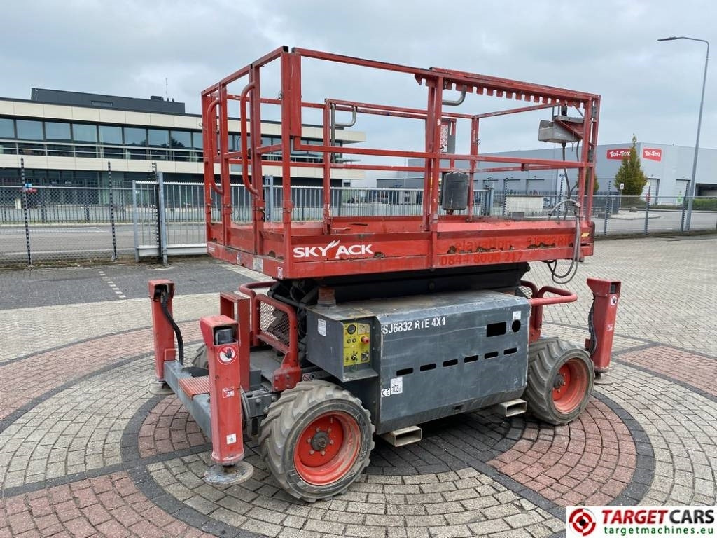 SkyJack SJ6832 RTE Electric 4x4 Scissor Work Lift 1175cm - Nůžková plošina: obrázek 3 SkyJack SJ6832 RTE Electric 4x4 Scissor Work Lift 1175cm - Nůžková plošina: obrázek 3